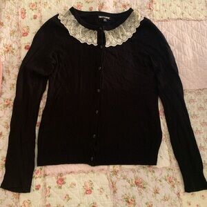 🖤SOLD🖤 Hot Topic skull button cardigan lace collar size S